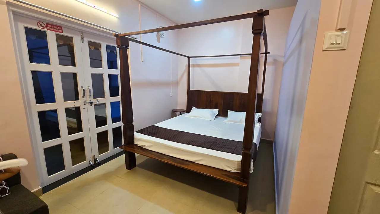 Four-poster bed in a Fiternal Farm room